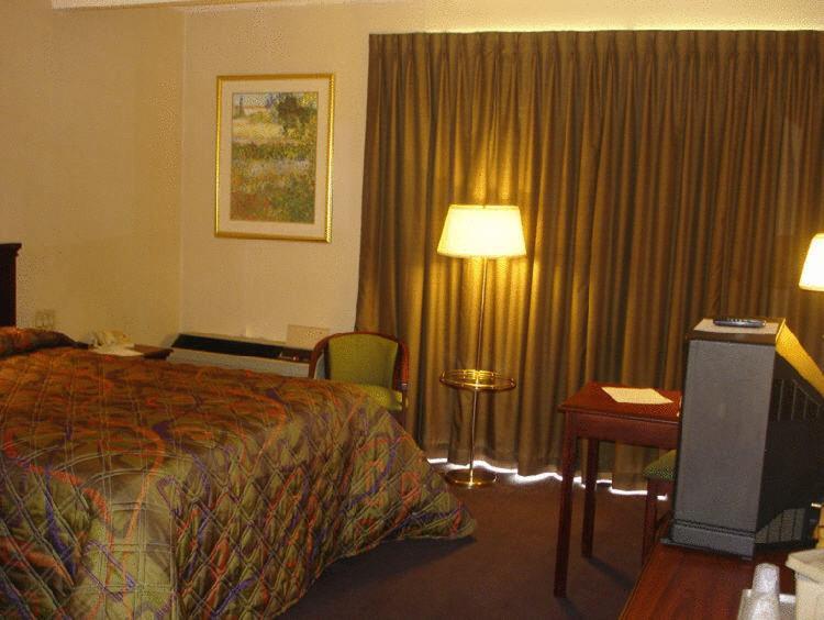 America'S Best Value Inn Phillipsburg Ийстън Стая снимка
